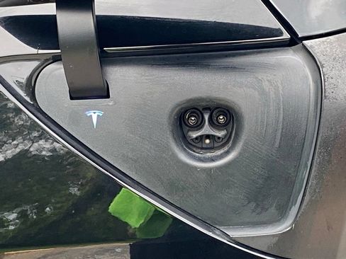 Used 2023 Tesla Model Y AWD image 13