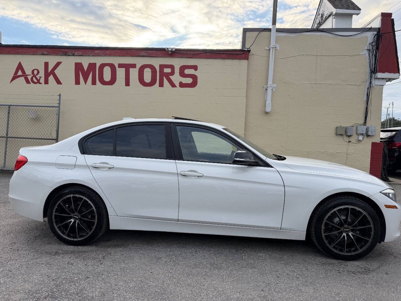 Used 2015 BMW 328i xDrive Sedan AWD/4WD image 9