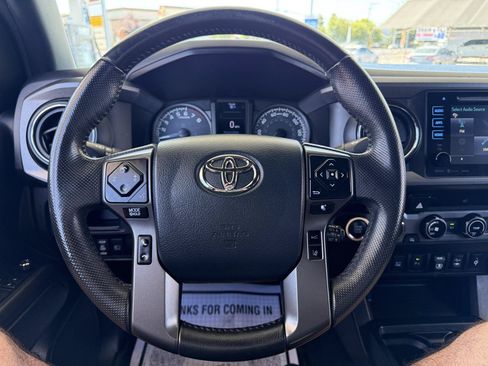 Used 2018 Toyota Tacoma TRD Off-Road w/ Technology Package AWD/4WD image 21