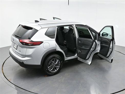 Used 2024 Nissan Rogue S image 43