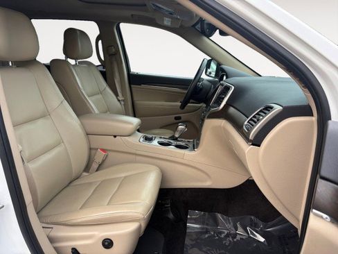 Used 2017 Jeep Grand Cherokee Limited image 8