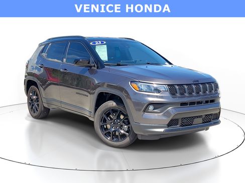 Used 2023 Jeep Compass Latitude AWD/4WD image 1