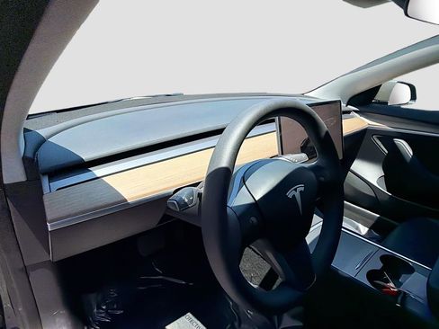 Used 2023 Tesla Model 3 Standard Range RWD image 9