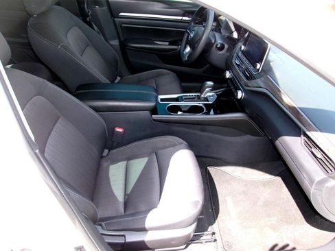 Used 2023 Nissan Altima 2.5 SV image 18