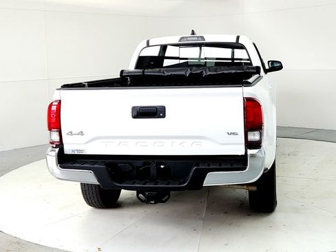 Certified 2023 Toyota Tacoma SR5 AWD/4WD image 5
