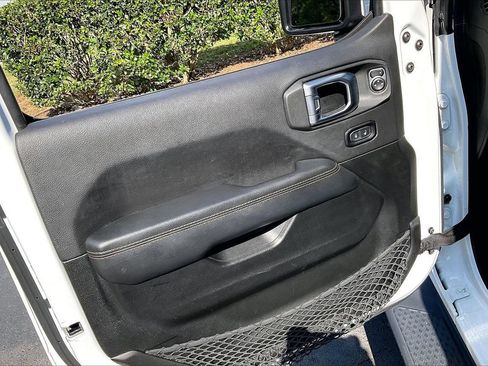 Used 2022 Jeep Gladiator Overland AWD/4WD image 28
