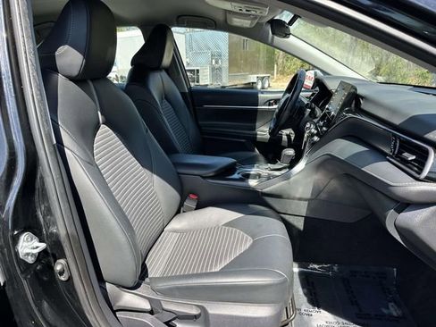 Used 2023 Toyota Camry SE image 9