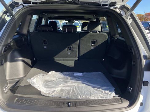 New 2025 Jeep Grand Cherokee Laredo image 5