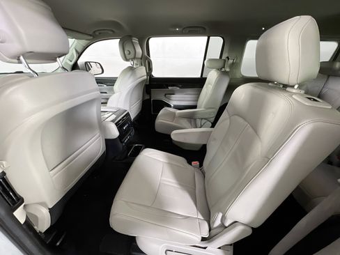 Used 2022 Jeep Wagoneer Series III w/ Flexible Seating Group AWD/4WD image 24