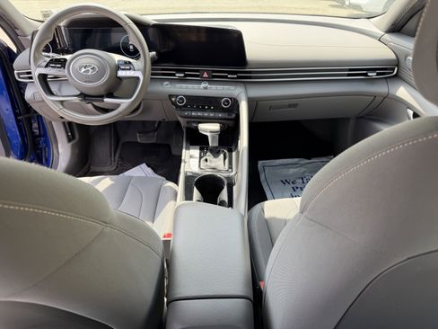 Used 2023 Hyundai Elantra SEL w/ Convenience Package image 16