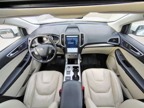 Used 2022 Ford Edge Titanium w/ Equipment Group 301A AWD/4WD image 2
