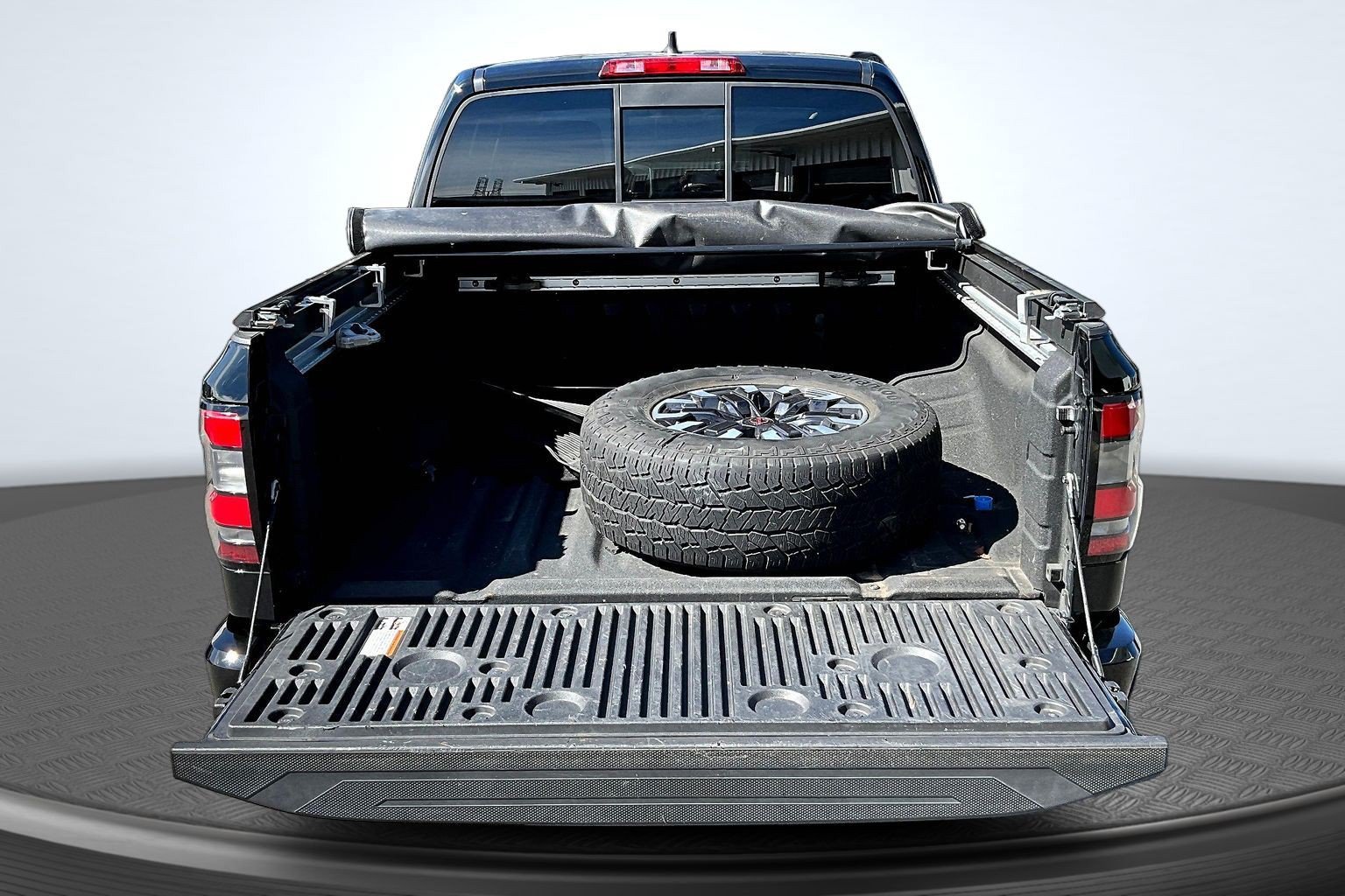 Used 2022 Nissan Frontier PRO-4X AWD/4WD image 6