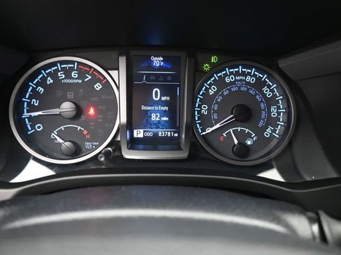 Used 2022 Toyota Tacoma TRD Off-Road AWD/4WD image 18