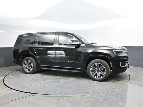 Used 2024 Jeep Wagoneer Series II w/ Flexible Seating Group AWD/4WD image 4