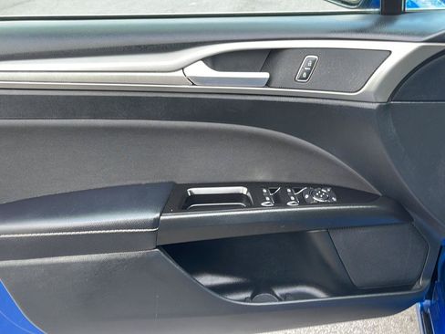 Used 2017 Ford Fusion SE w/ Fusion SE Technology Package FWD image 14