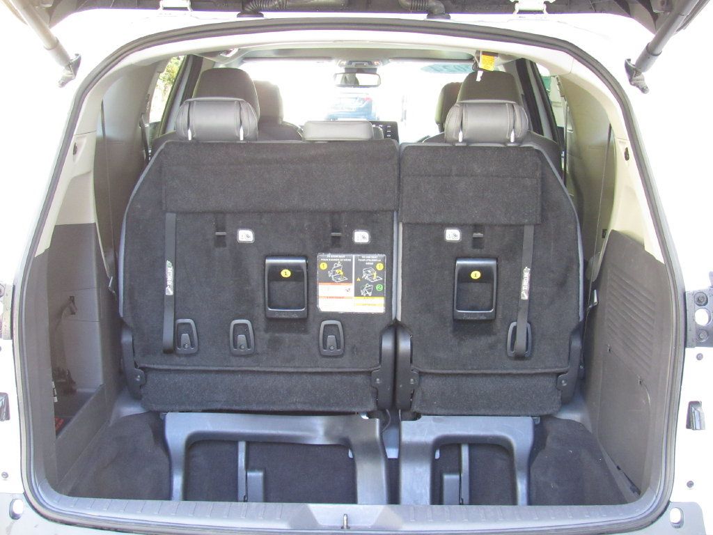 Certified 2024 Toyota Sienna XLE FWD image 22