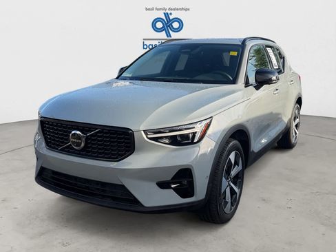 Used 2026 Volvo XC40 B5 Plus AWD/4WD image 2