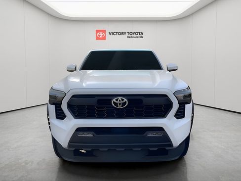 Used 2024 Toyota Tacoma TRD Off-Road image 8