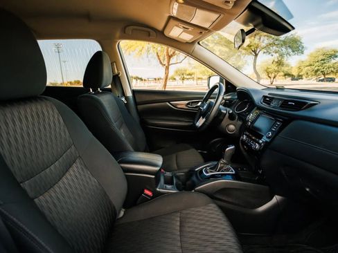 Used 2020 Nissan Rogue SV w/ Premium Package image 33