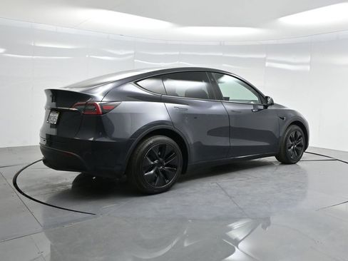Used 2025 Tesla Model Y Long Range image 46