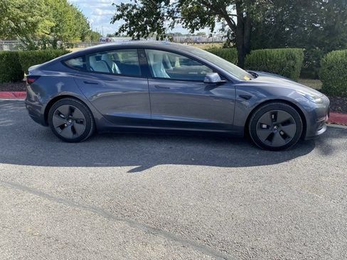 Used 2023 Tesla Model 3 Standard Range RWD image 2