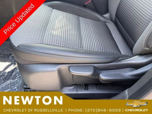 Used 2024 Chevrolet Trax LT FWD image 6