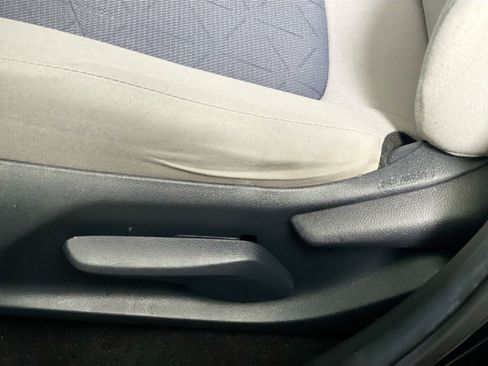 Used 2019 Toyota RAV4 XLE FWD image 15