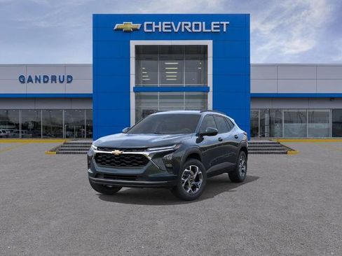 New 2026 Chevrolet Trax LT w/ LT Convenience Package FWD image 8