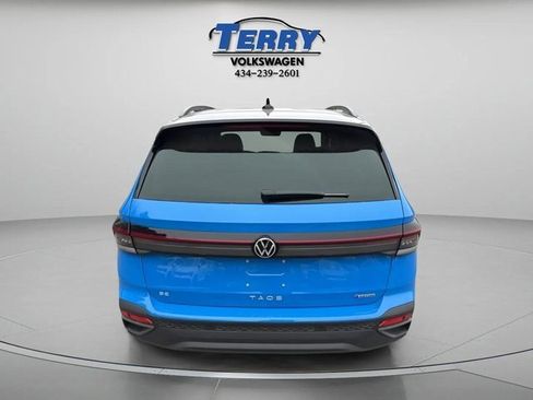 New 2025 Volkswagen Taos SE image 3