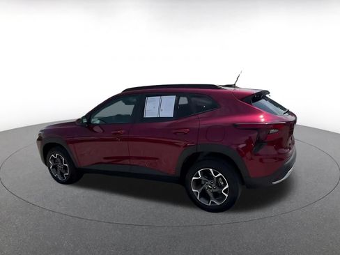 Used 2025 Chevrolet Trax LT w/ LT Convenience Package FWD image 10