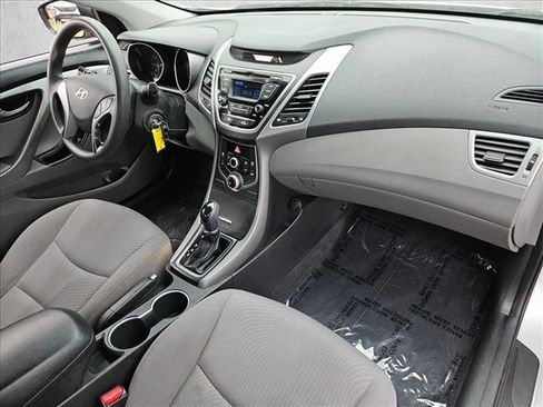 Used 2015 Hyundai Elantra SE FWD image 25