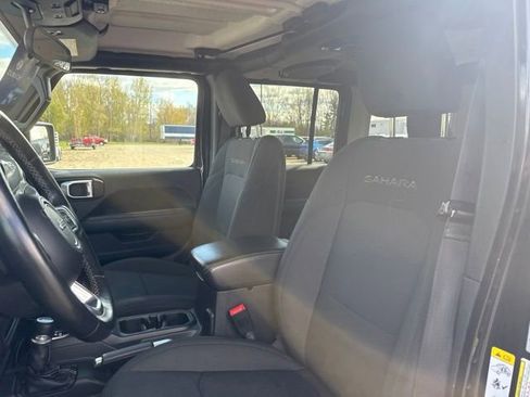 Used 2018 Jeep Wrangler Unlimited Sahara AWD/4WD image 6