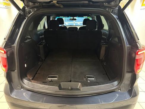 Used 2017 Ford Explorer XLT w/ Equipment Group 201A AWD/4WD image 22
