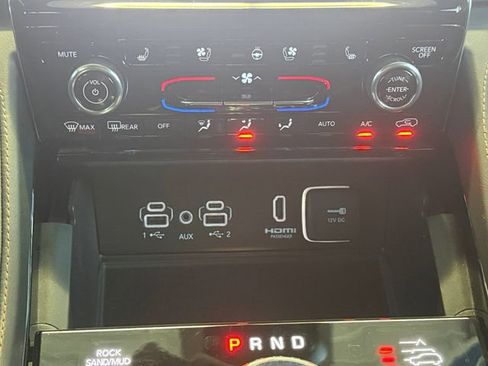 Used 2023 Jeep Grand Cherokee L Summit AWD/4WD image 4