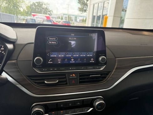 Used 2025 Nissan Altima 2.5 SV FWD image 20
