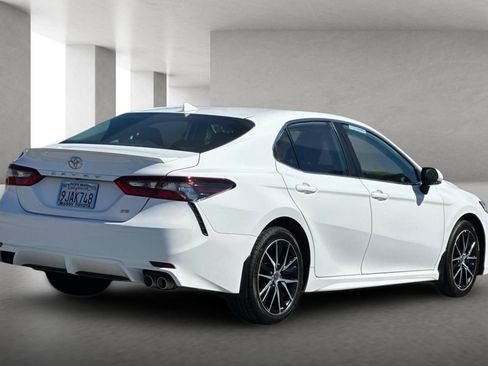 Used 2024 Toyota Camry SE FWD image 4