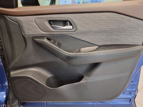 Used 2023 Nissan Rogue SV FWD image 11