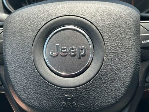 Used 2019 Jeep Cherokee Trailhawk AWD/4WD image 37