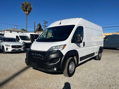 Used 2025 RAM ProMaster 2500 w/ Convenience Group FWD image 1