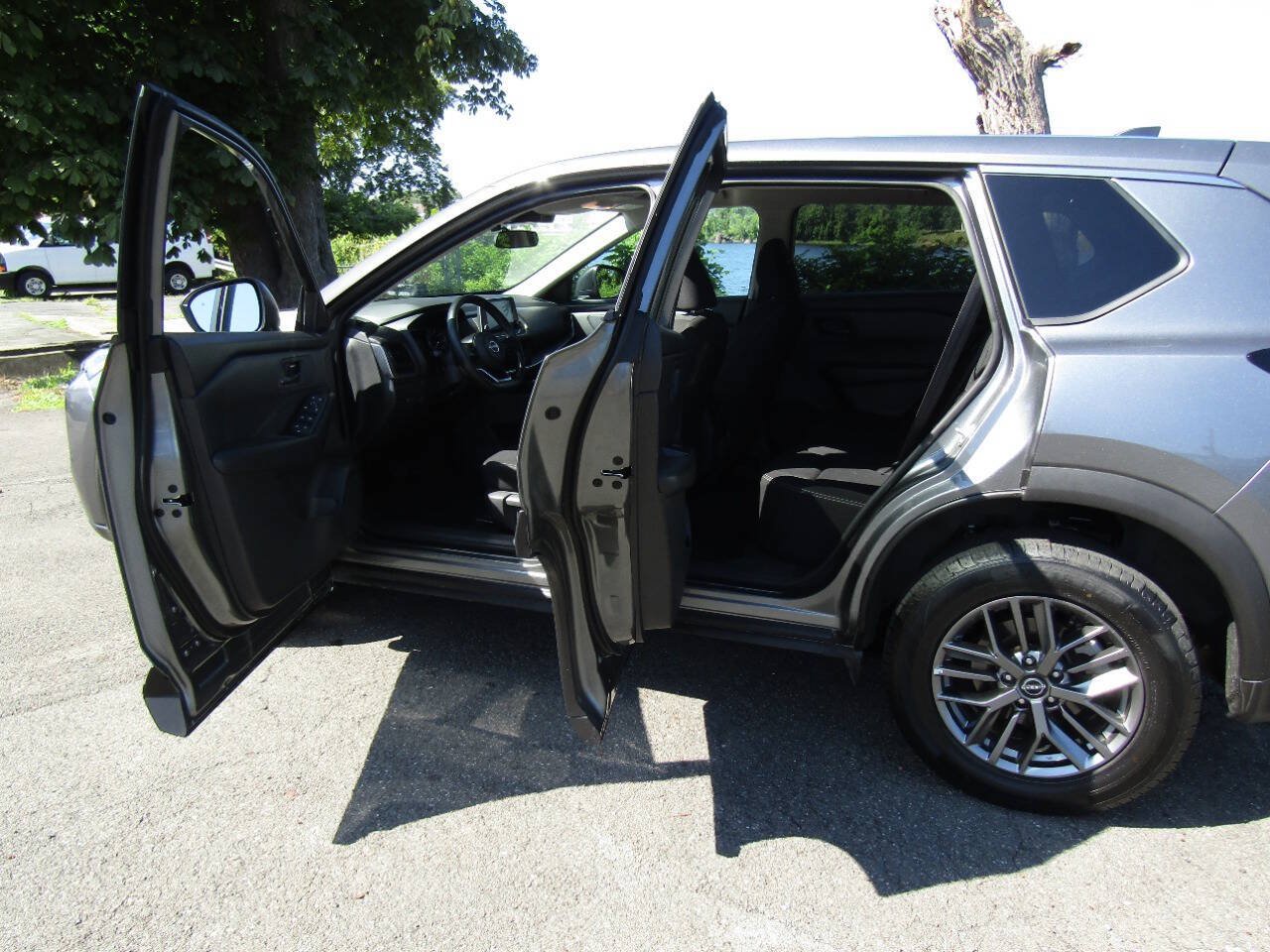 Used 2024 Nissan Rogue S AWD/4WD image 22