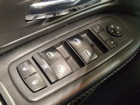 Used 2019 Dodge Grand Caravan SXT w/ Blacktop Package FWD image 27