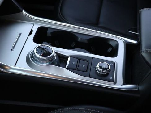 Used 2022 Ford Explorer XLT w/ Equipment Group 202A image 29