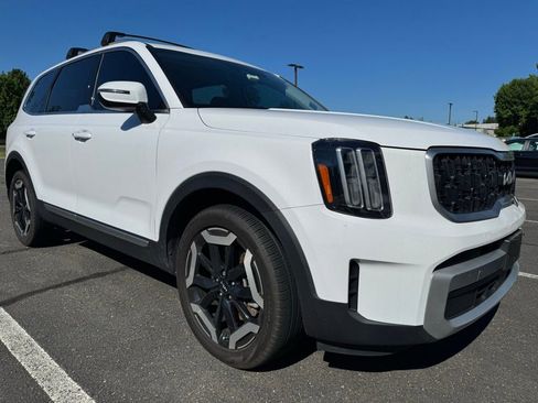 Used 2024 Kia Telluride EX w/ EX Captain's Chair Package AWD/4WD image 1