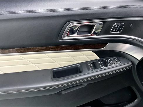 Used 2016 Ford Explorer Platinum image 20
