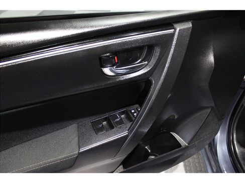 Used 2018 Toyota Corolla LE image 18