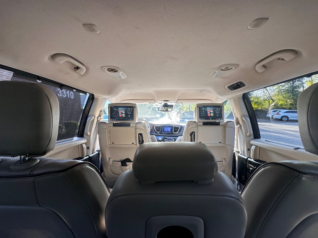 Used 2017 Chrysler Pacifica Limited w/ UConnect Theater Package FWD image 26