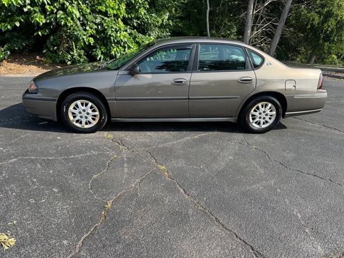 Used 2002 Chevrolet Impala w/ Preferred Equipment Group FWD image 2