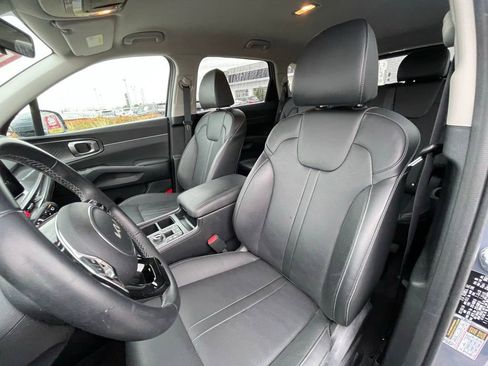 Used 2025 Kia Sorento S image 22