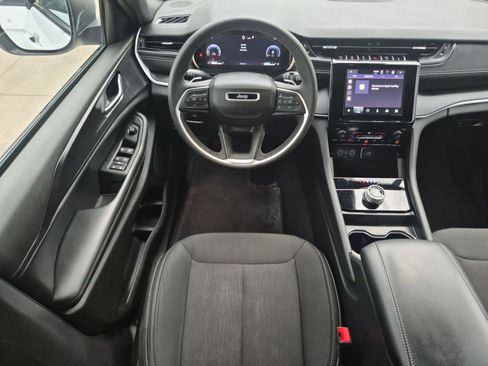 Used 2024 Jeep Grand Cherokee Laredo X RWD image 12