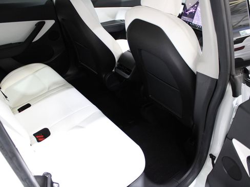 Used 2021 Tesla Model Y Long Range image 32